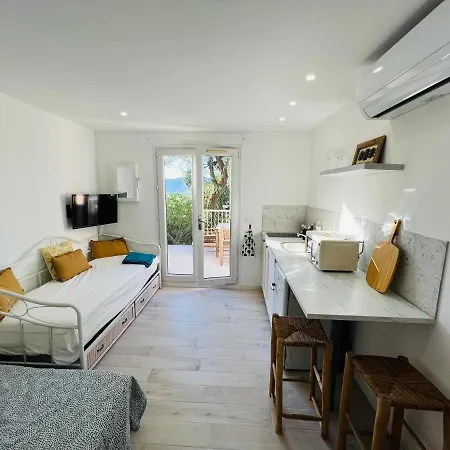 Studio De Vacances Dans Avec Piscine Apartment