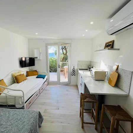 Studio De Vacances Dans Avec Piscine Апартаменты