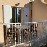 Studio De Vacances Dans Avec Piscine * Cogolin