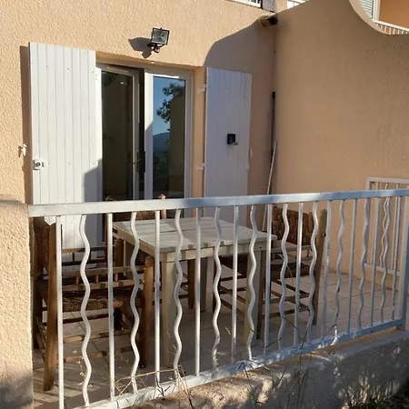 Studio De Vacances Dans Résidence Avec Piscine * Cogolin