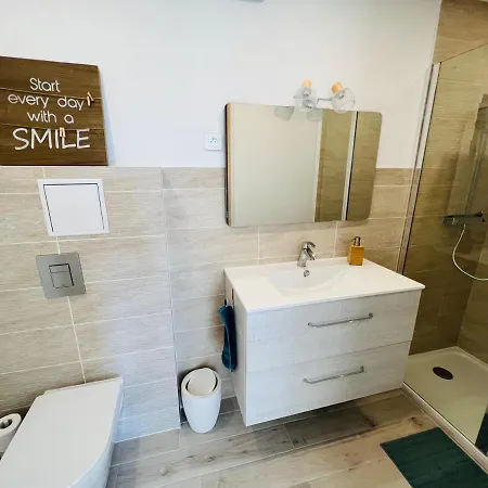 Studio De Vacances Dans Avec Piscine Apartment Cogolin