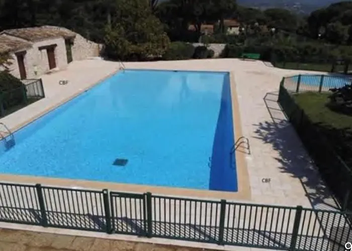 Studio De Vacances Dans Avec Piscine